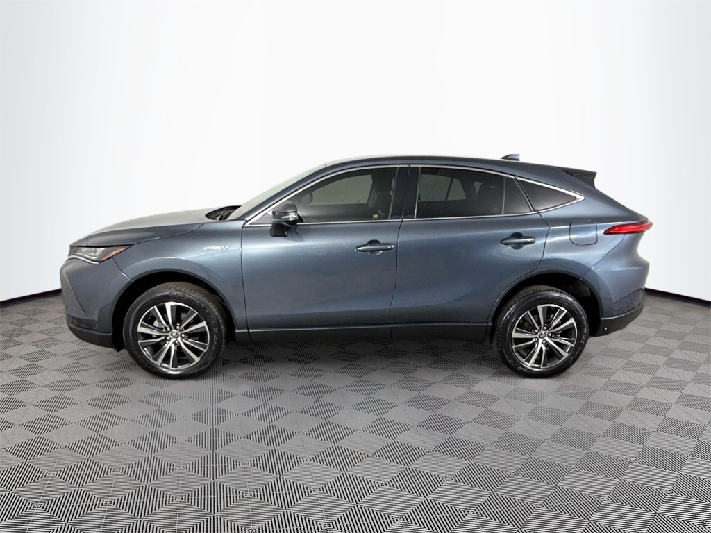 Vehicle image 8 of 33