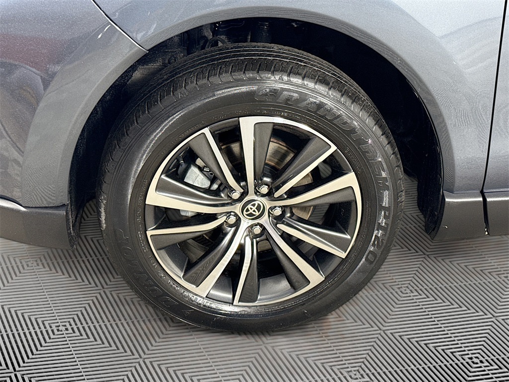 Vehicle image 32 of 33