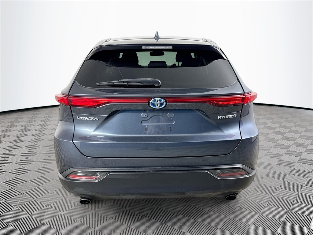 Vehicle image 6 of 33
