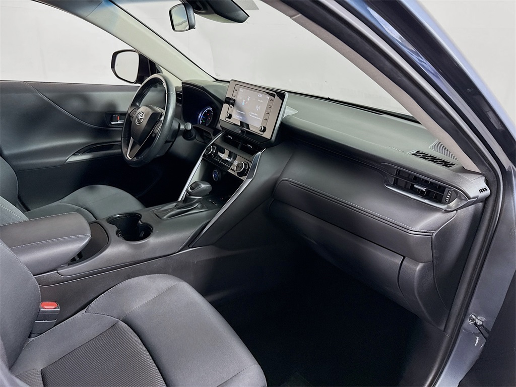 Vehicle image 31 of 33
