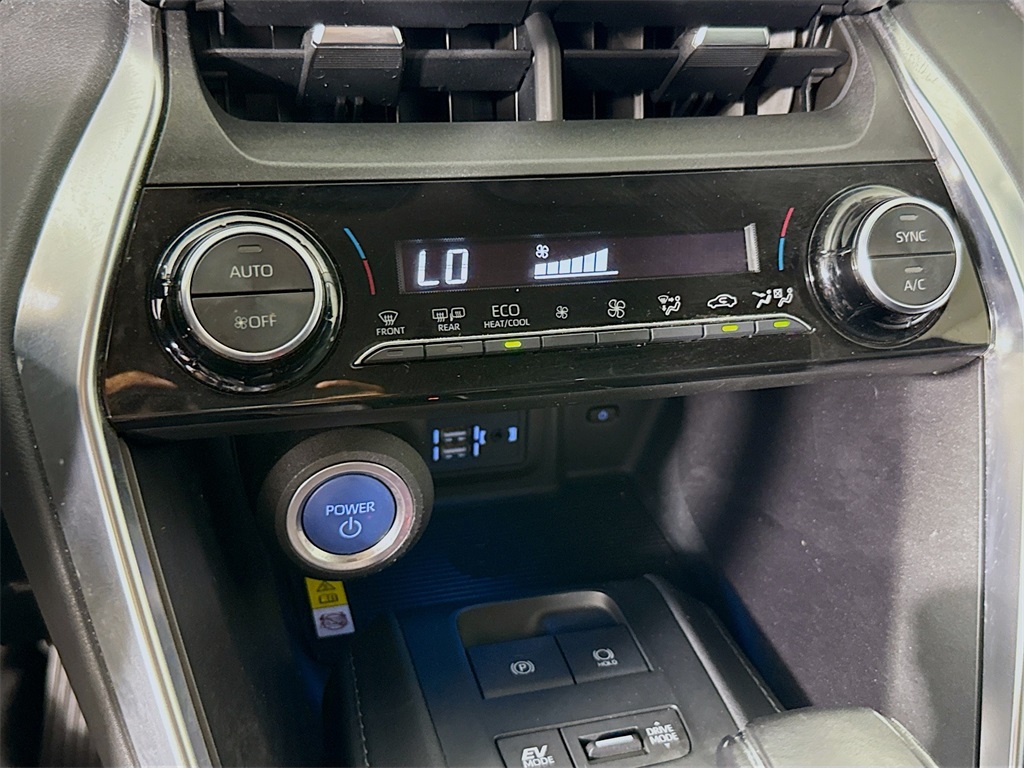 Vehicle image 15 of 33