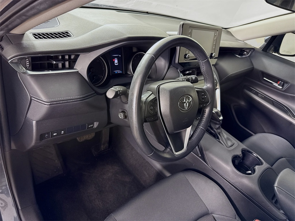 Vehicle image 9 of 33