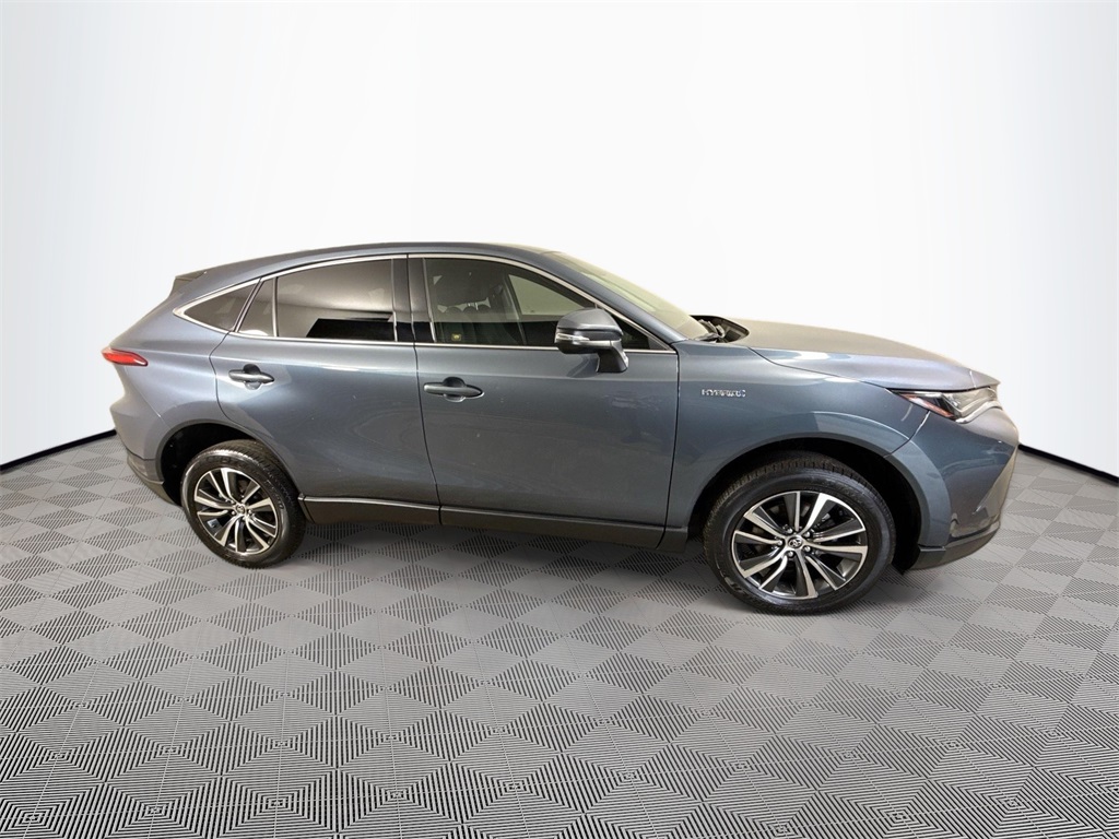 Vehicle image 4 of 33