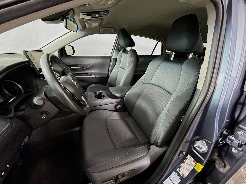 Vehicle image 21 of 33