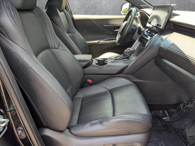 Vehicle image 23 of 27