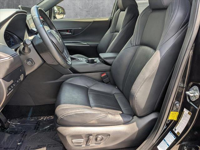 Vehicle image 19 of 27