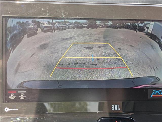 Vehicle image 14 of 27