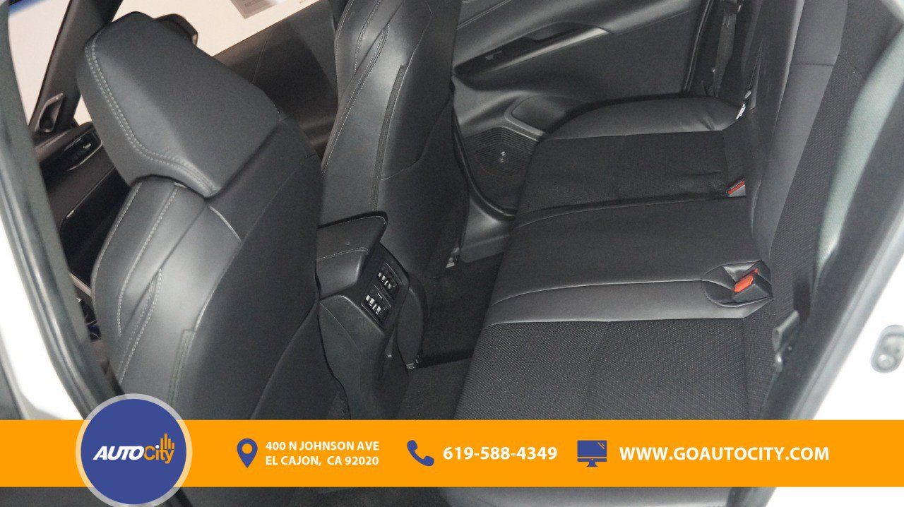 Vehicle image 13 of 19