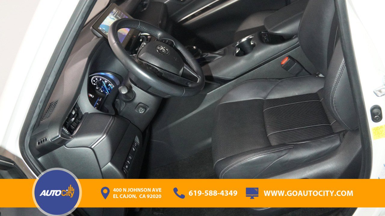 Vehicle image 11 of 19