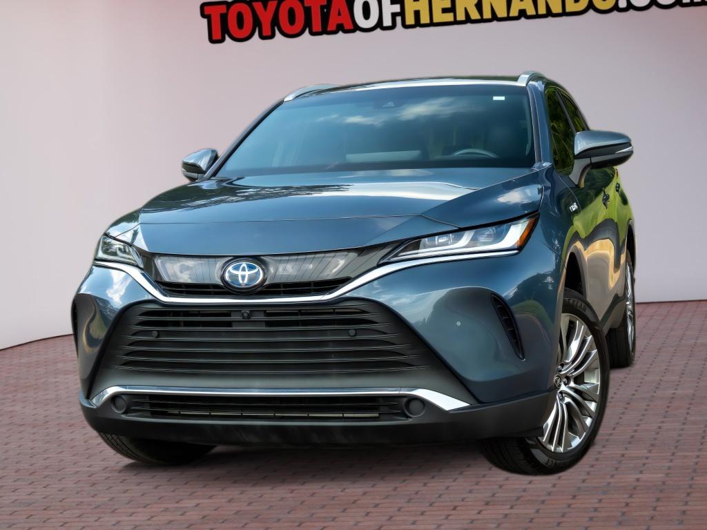 2021 Toyota Venza Limited Image 2 of 32