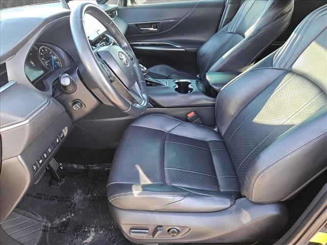 Vehicle image 16 of 25