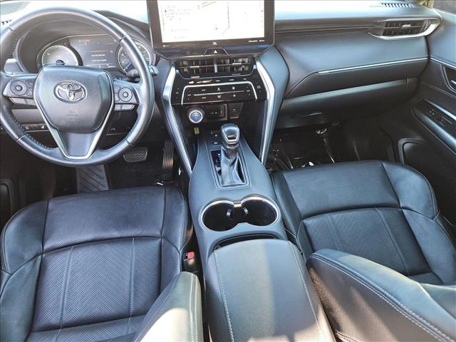Vehicle image 18 of 25