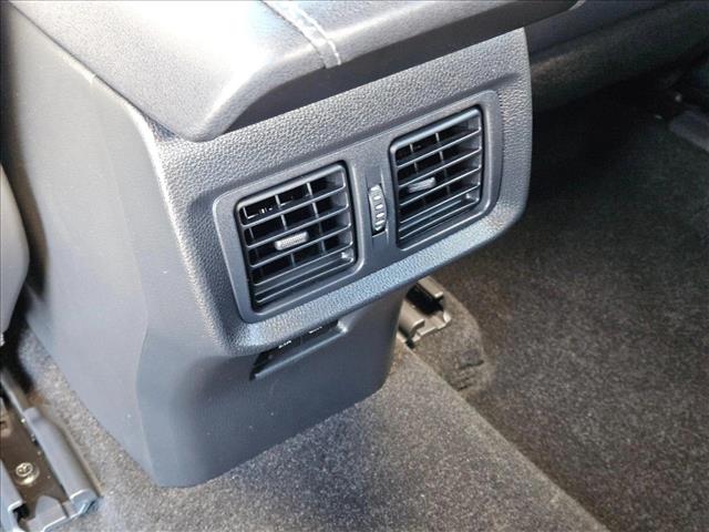 Vehicle image 17 of 25