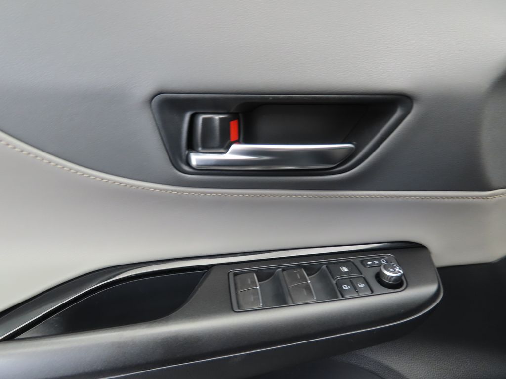 Vehicle image 23 of 35