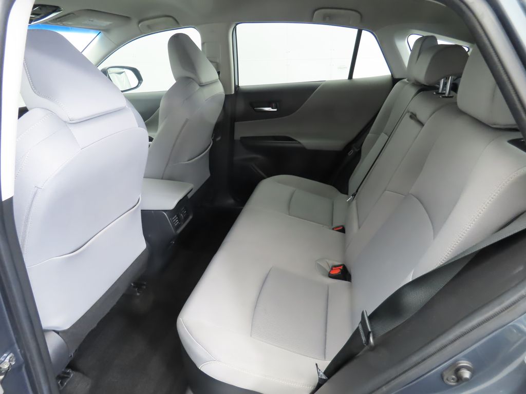 Vehicle image 21 of 35