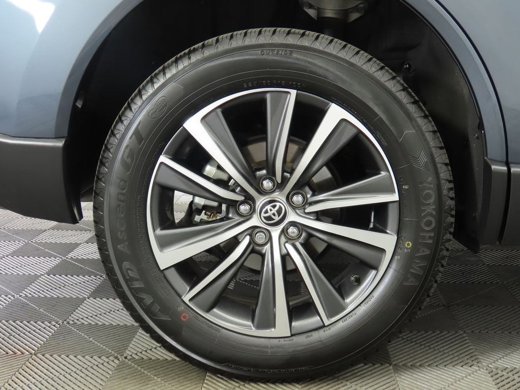 Vehicle image 32 of 35