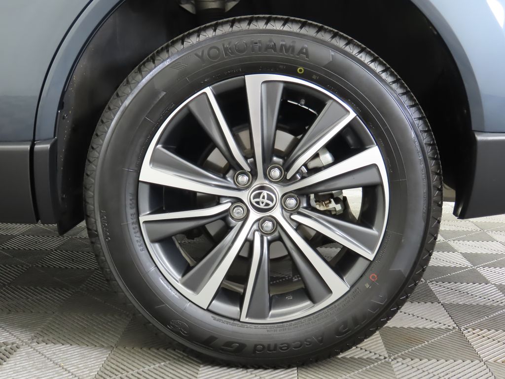 Vehicle image 31 of 35