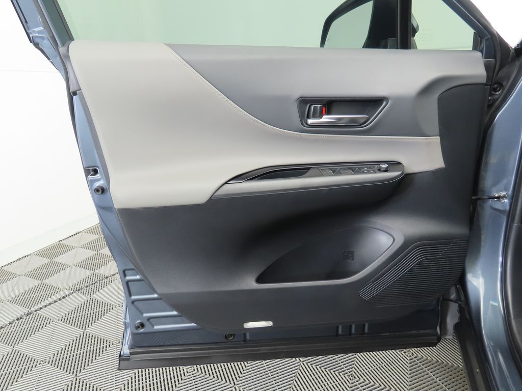 Vehicle image 24 of 35