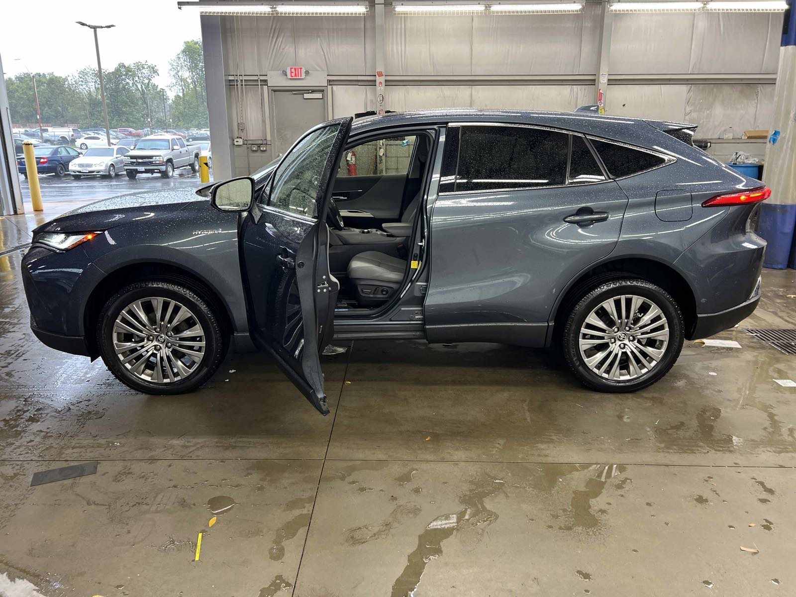 Vehicle image 1 of 6