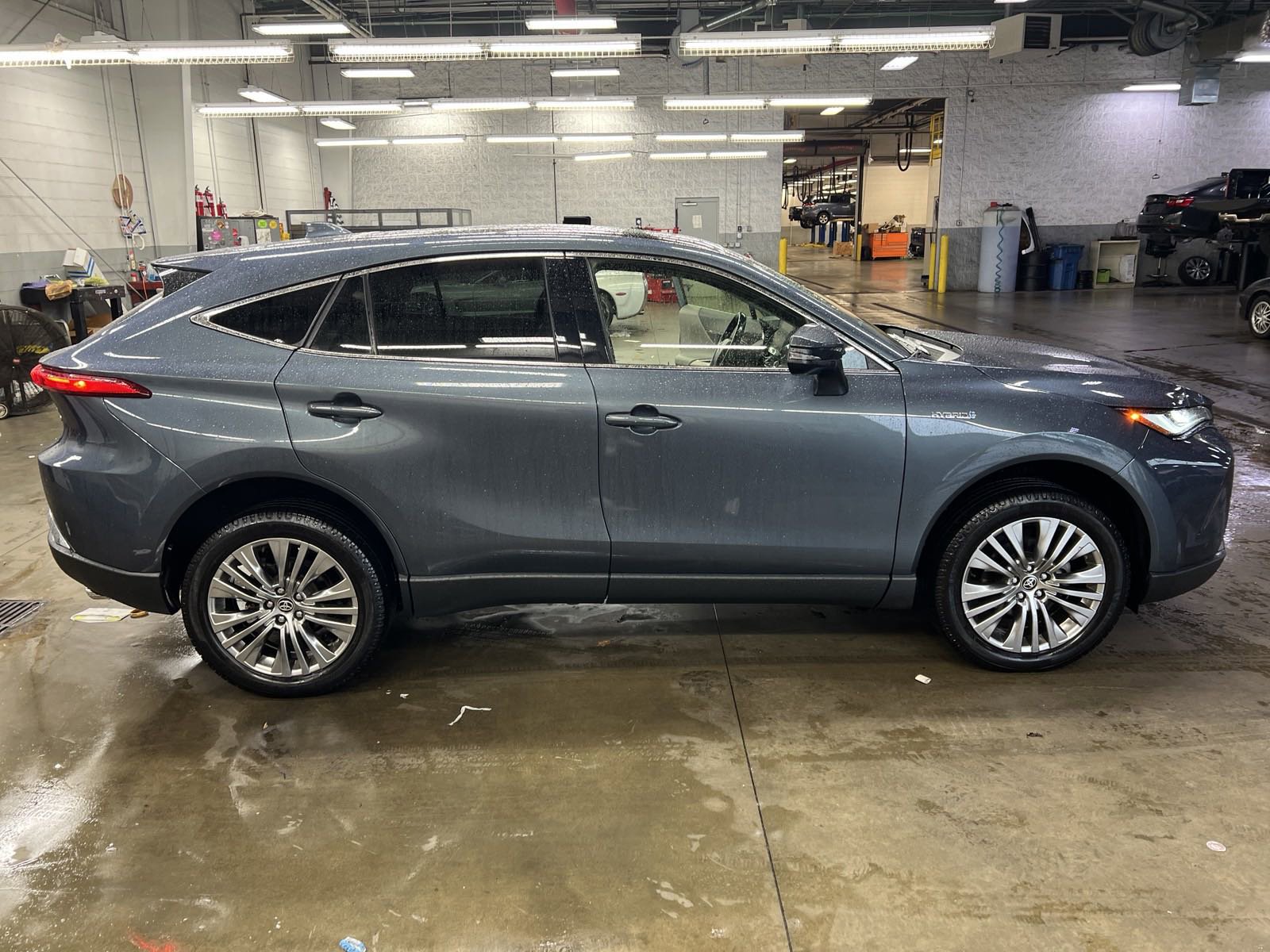 Vehicle image 3 of 6