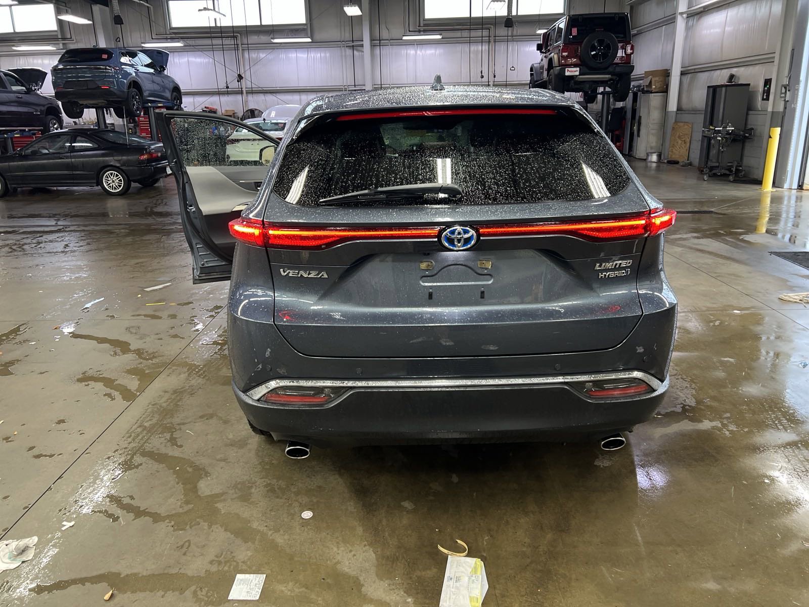 Vehicle image 4 of 6