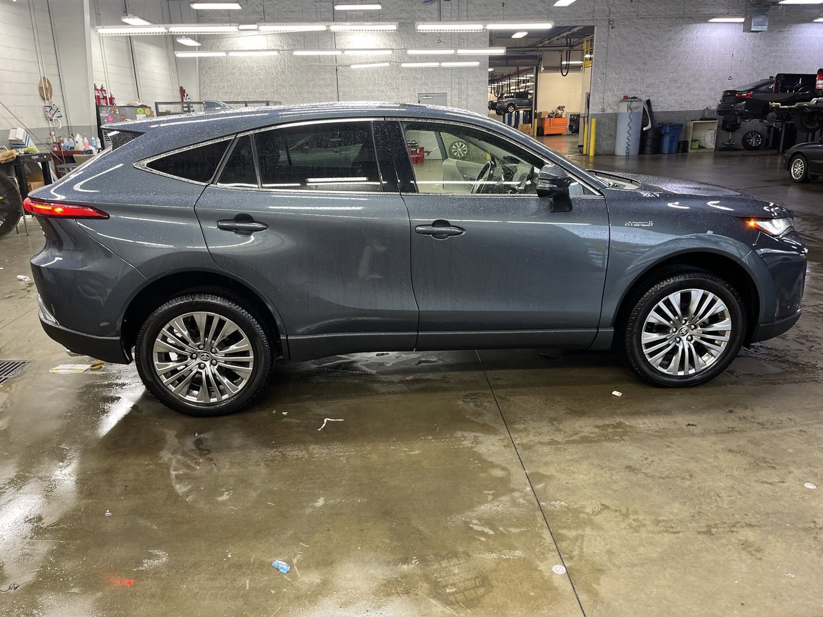 Vehicle image 5 of 6