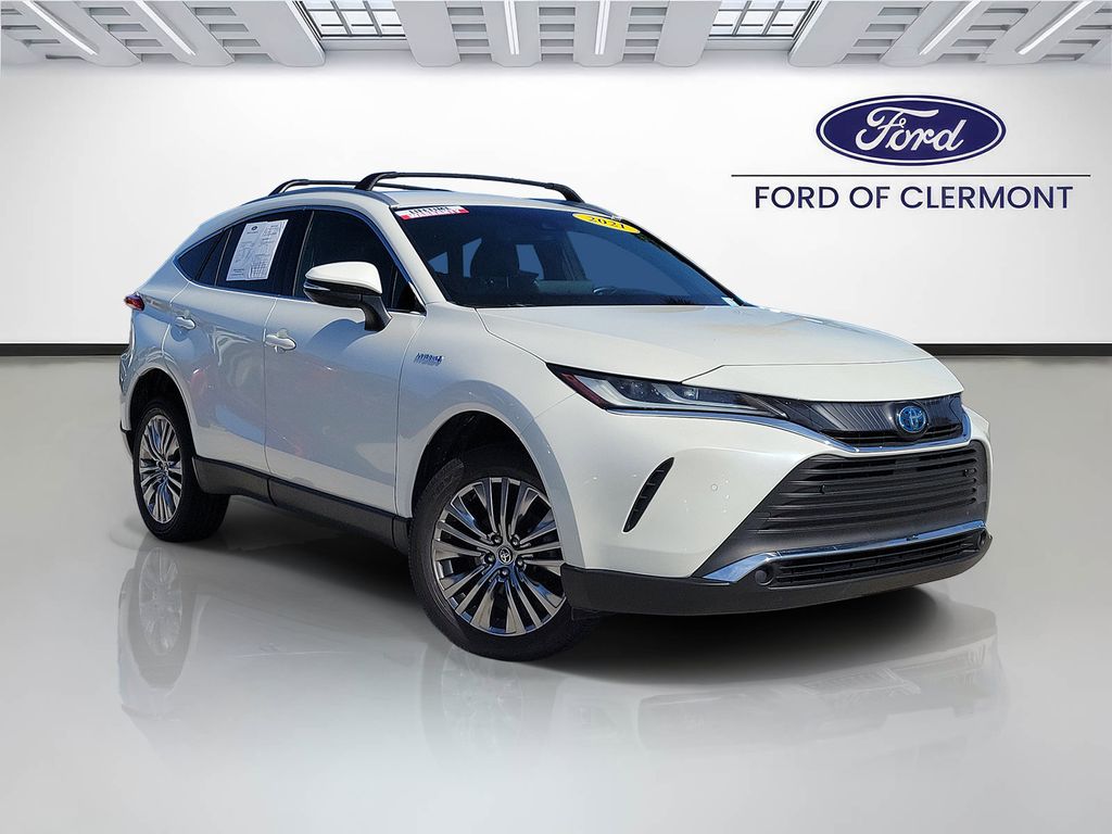 2021 Toyota Venza XLE Image 2 of 30