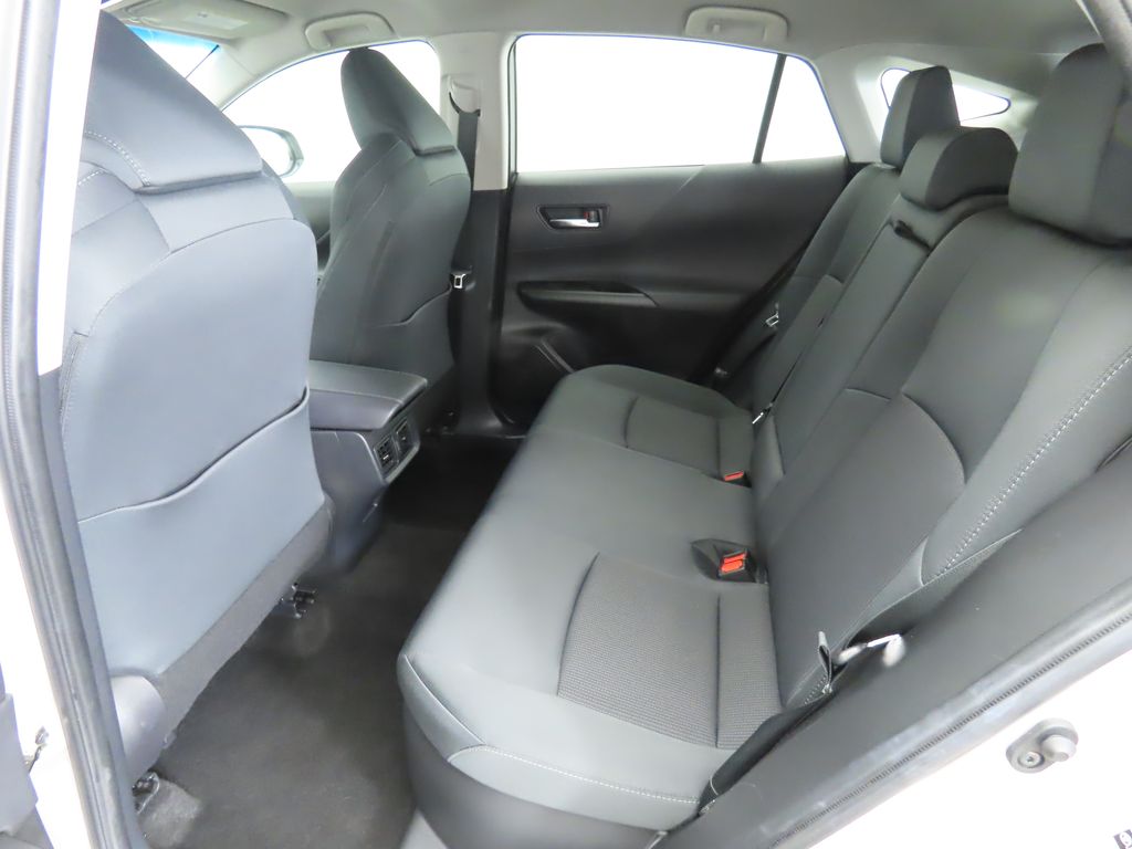 Vehicle image 21 of 35