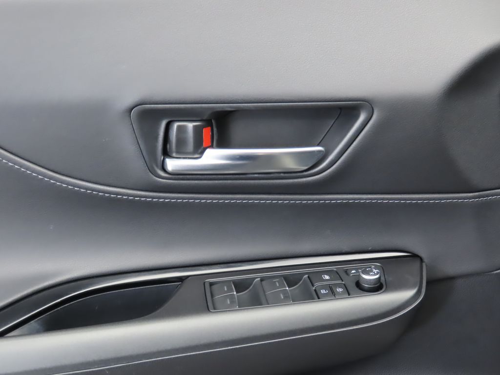 Vehicle image 23 of 35