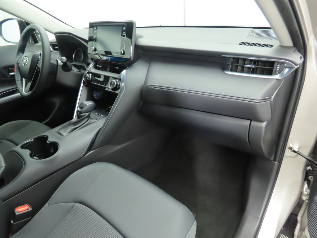Vehicle image 17 of 35