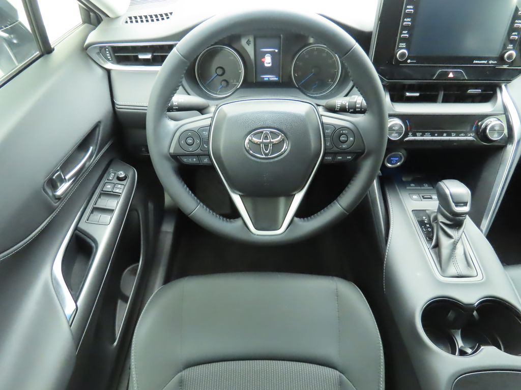 Vehicle image 10 of 35