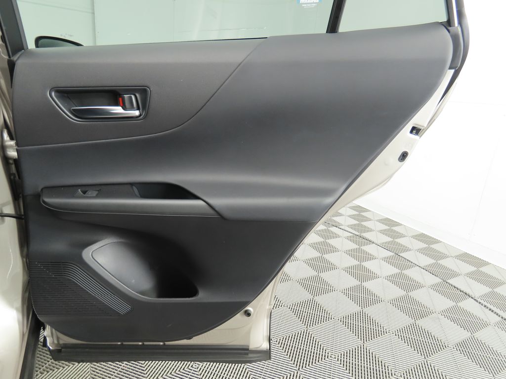 Vehicle image 27 of 35