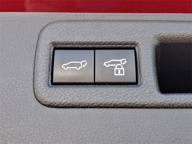 Vehicle image 27 of 30