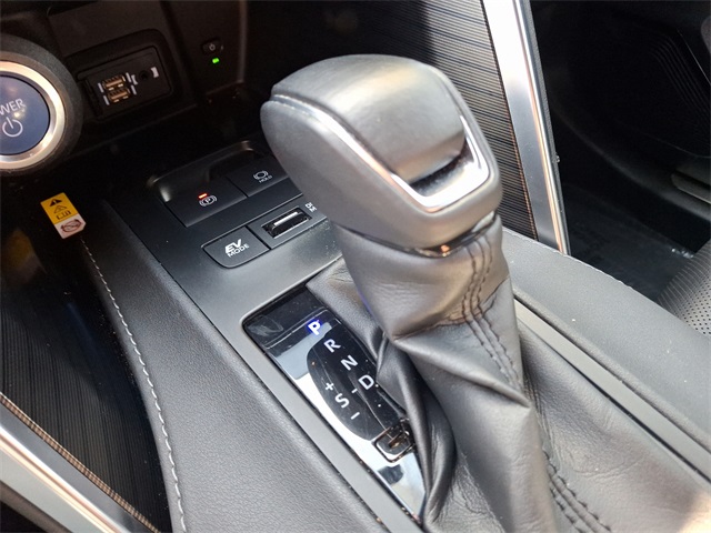 Vehicle image 14 of 30