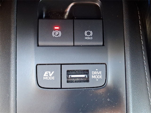 Vehicle image 23 of 30