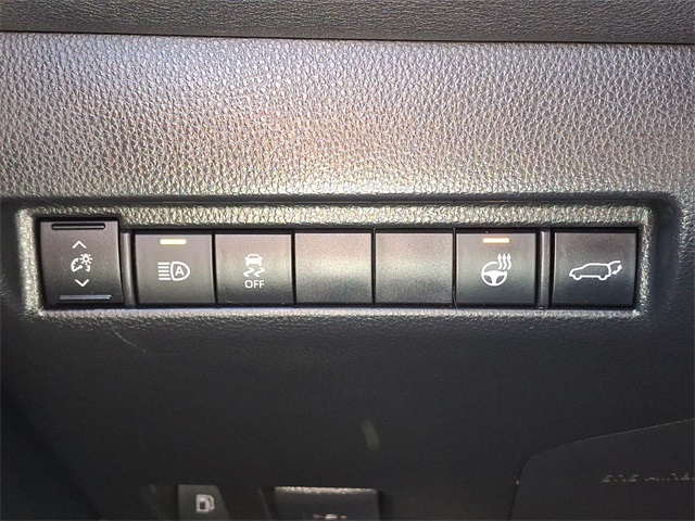 Vehicle image 24 of 30