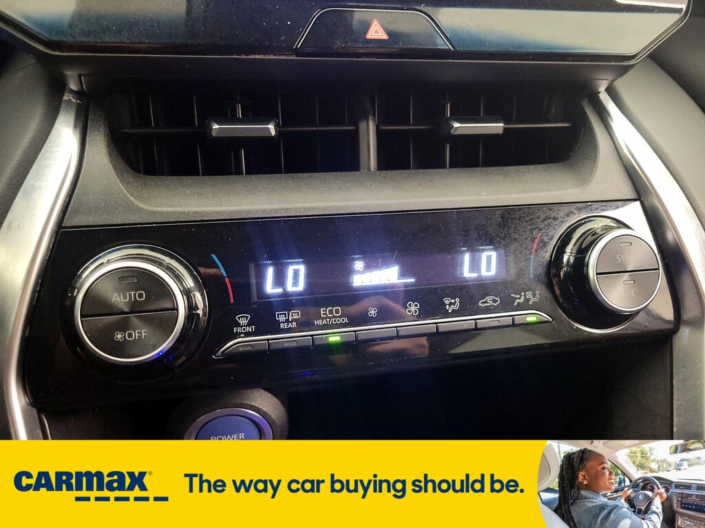 Vehicle image 21 of 29