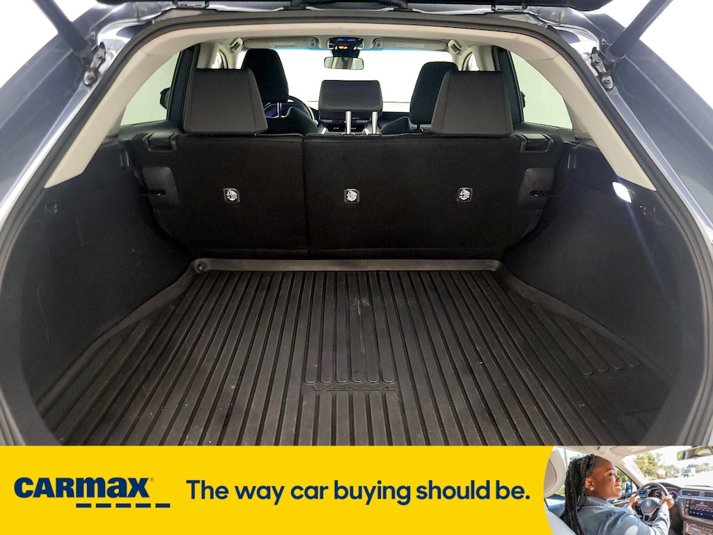 Vehicle image 25 of 29