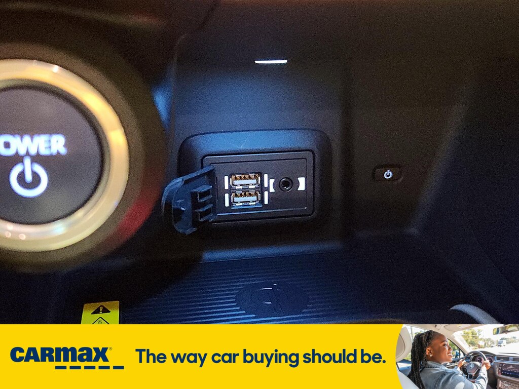 Vehicle image 23 of 30