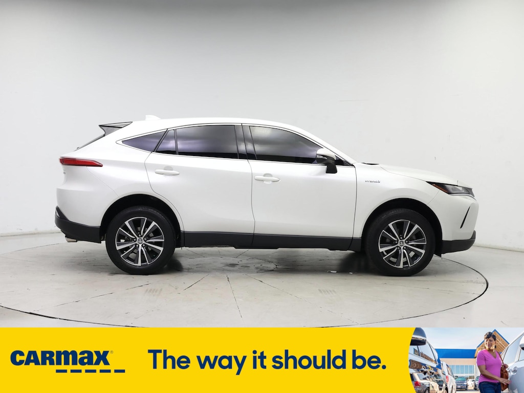 Vehicle image 4 of 30