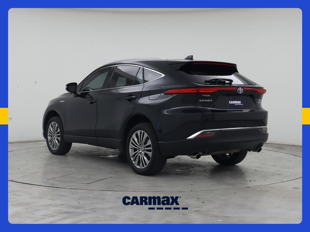 2021 Toyota Venza XLE Image 2 of 21