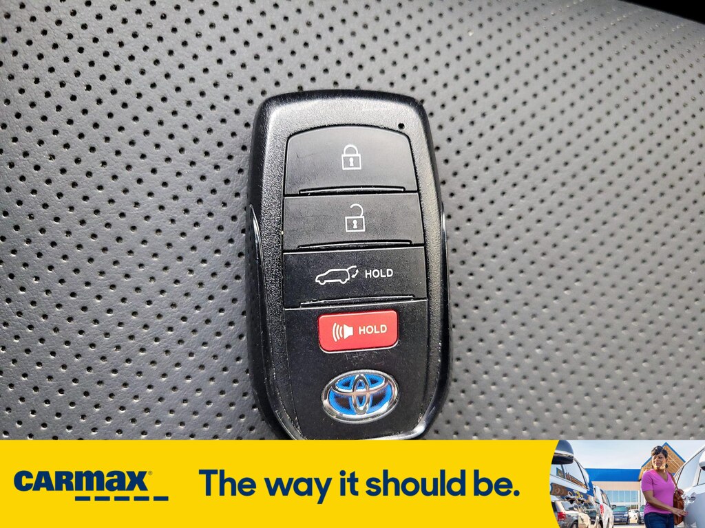 Vehicle image 28 of 29
