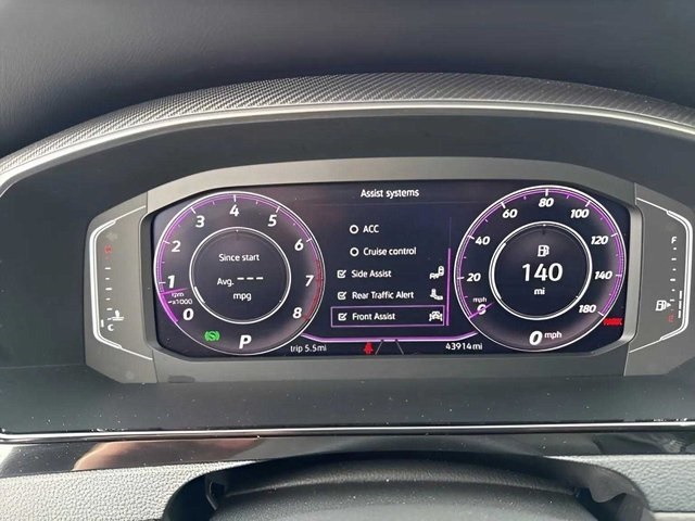 Vehicle image 21 of 28