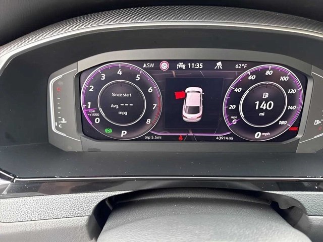 Vehicle image 18 of 28