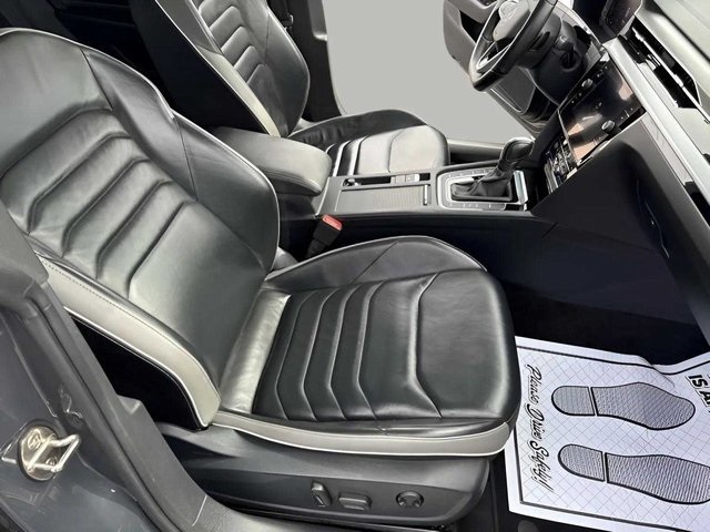 Vehicle image 15 of 28