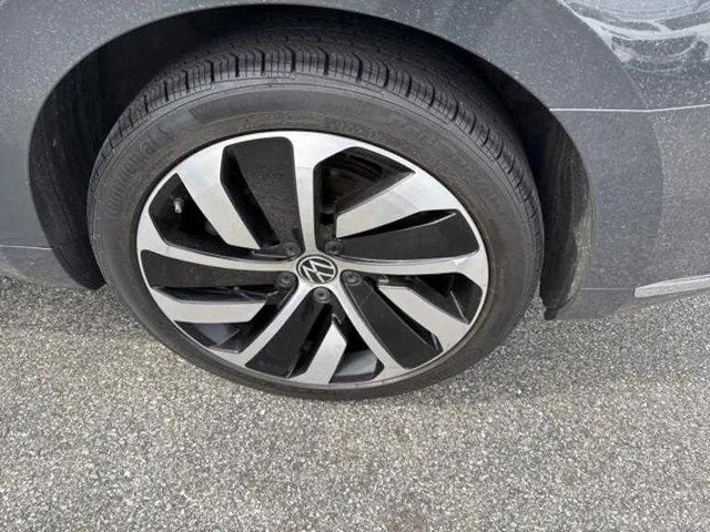 Vehicle image 27 of 28