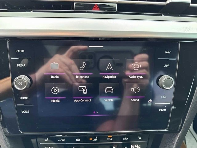 Vehicle image 20 of 28
