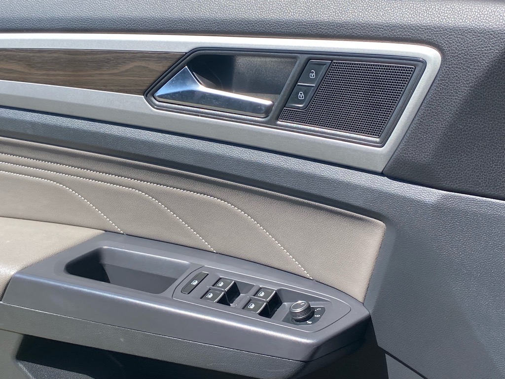 Vehicle image 13 of 17