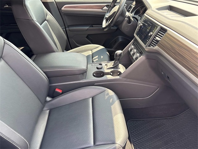 2021 Volkswagen Atlas 2.0T SE Technology Image 15 of 35
