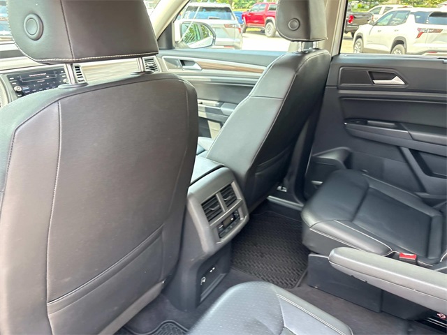 2021 Volkswagen Atlas 2.0T SE Technology Image 16 of 35